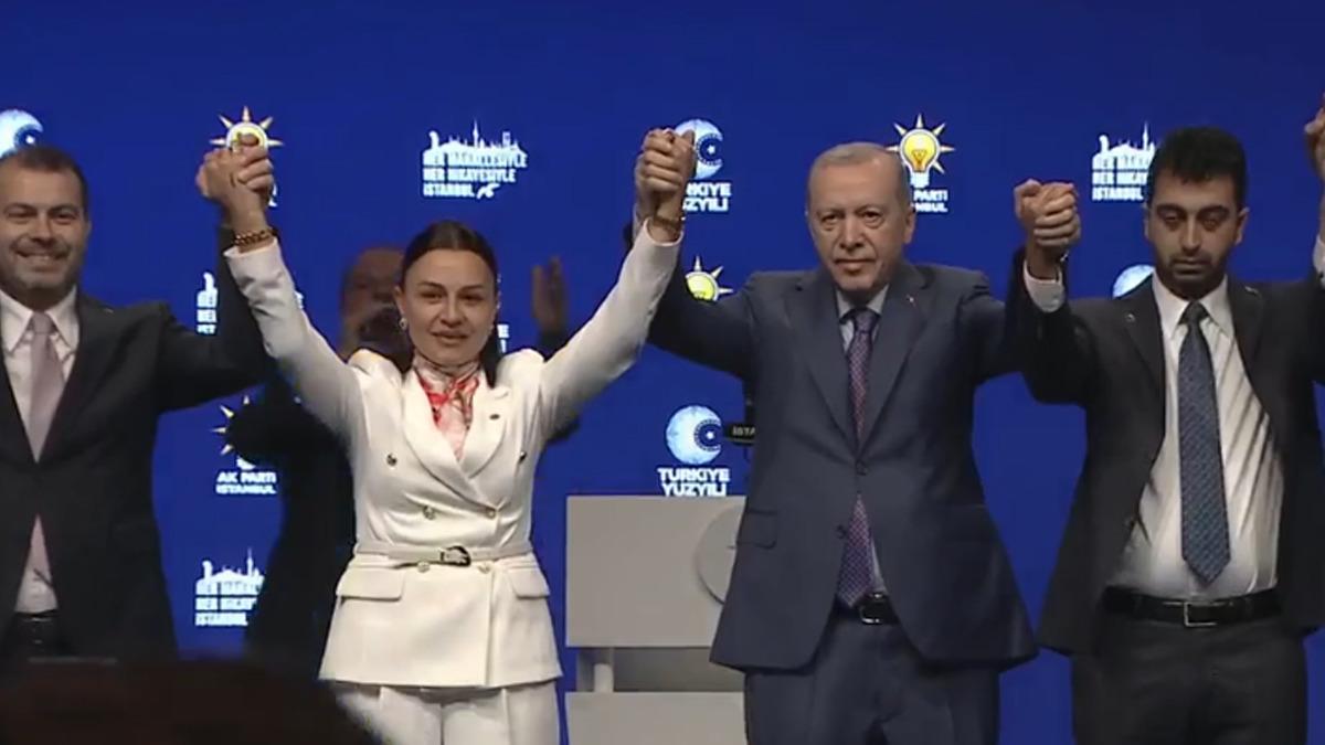 Son Dakika: 3 Belediye Başkanı AK Parti'ye Katıldı! Erdoğan Rozetleri Taktı